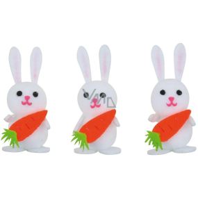 Bunnies with carrots in a box of 6 cm 3 pieces