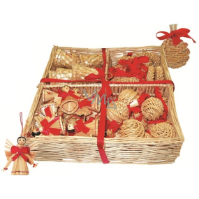 Straw decorations in a basket of 54 pieces
