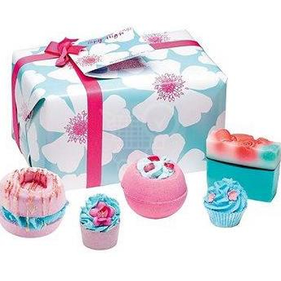 Bomb Cosmetics In the seventh heaven sparkling ballistics 160 g + glycerin soap 100 g + ballistics 140 g + block 30 g + cupcake 30 g, cosmetic set