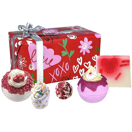 Bomb Cosmetics XOXO bath butter pad 50 g + bath butter ball 30 g + bath butter ball 160 g + bath bubble 160 g + glycerine soap 100 g, cosmetic set
