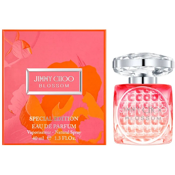 Jimmy Choo Blossom Special Edition 2025 parfémovaná voda pro ženy, 40 ml. Svěží ovocně-květinová vůně v elegantním flakonu, ideální pro každodenní nošení i speciální příležitosti.