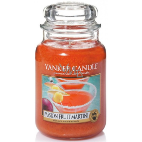 Yankee Candle Passion Fruit Martini - Tropical cocktail with Martini scented candle Classic large glass 623 g