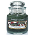 Yankee Candle Christmas Garland - Christmas wreath scented candle Classic small glass 104 g
