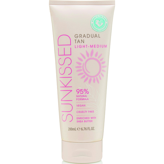 Sunkissed Gradual Tan self-tanning lotion for a gradual light tan Light Medium 200 ml