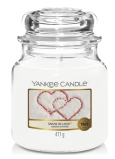Yankee Candle Snow In Love - Classic snow scented candle Classic medium glass 411 g