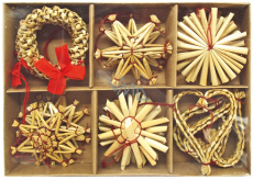 Straw ornaments in a box of 18 pieces