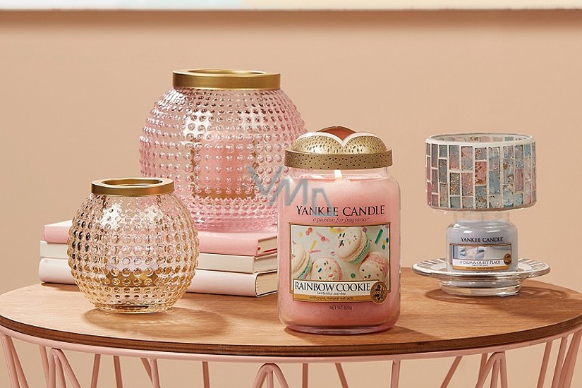 Yankee Candle Rainbow Cookie Rainbow macaroons scented candle Classic
