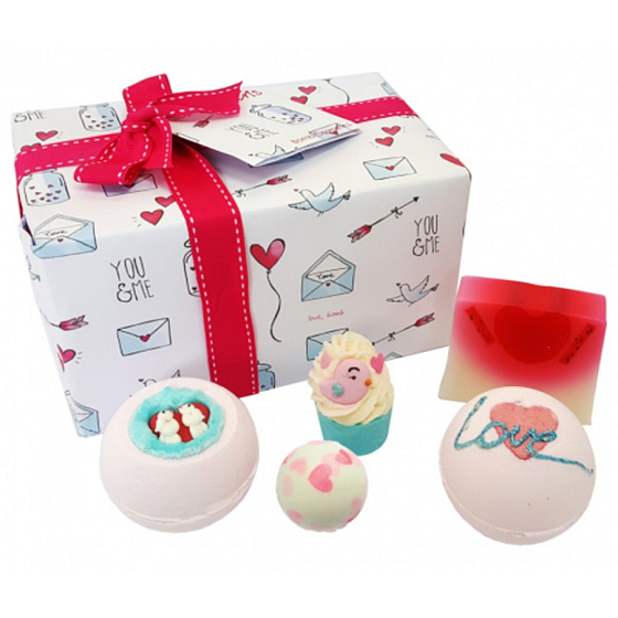 Bomb Cosmetics Gift full of love ballistics 2 x 160 g + ball 30 g + block 50 g + soap 100 g, cosmetic set