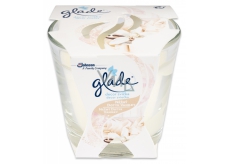 Glade Vanilla scented candle in glass, burning time up to 30 hours 70 g