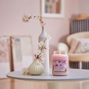 Yankee Candle Cherry Blossom - Classic cherry scented candle Classic large glass 623 g