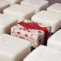 Real Saboaria Berry Fruits luxury soap with the scent of red berries 50 g