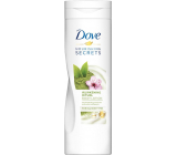 Dove Nourishing Secrets Awakening Ritual Matcha Tea & Sakura - Zelený čaj a třešňový květ tělové mléko pro všechny typy pokožky 400 ml
