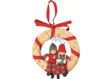 Slaměný věneček s figurkami v pleteném oblečku 19 cm
