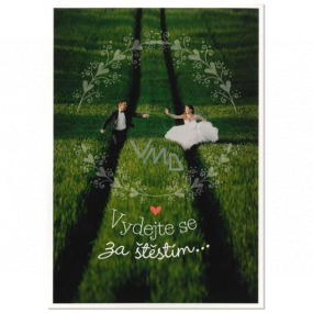 Albi Playing greeting card in the cover For the wedding Newlyweds running in the meadow Love for 100 years Lucie Vondráčková 14.8 x 21 cm