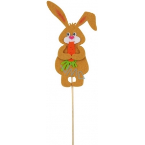 Bunny with carrot light brown recess 11 cm + skewers