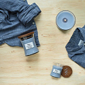 WoodWick Soft Chambray - Clean linen scented candle with wooden wick and glass lid small 85 g