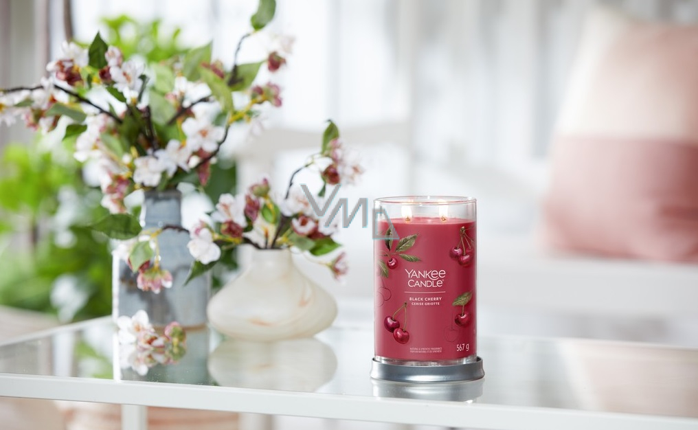 Yankee Candle Black Cherry Ripe cherry scented candle Signature