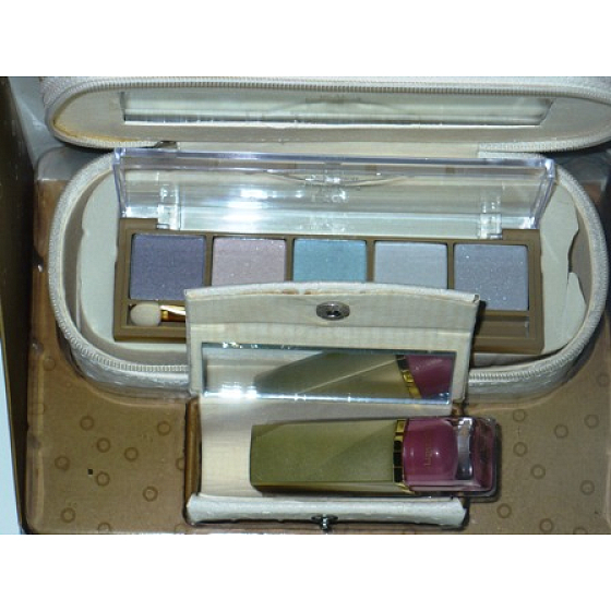 Body Collection Contrast shadow + lipstick, cosmetic set