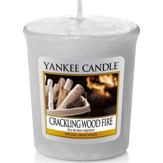 Yankee Candle Crackling Wood Fire - Crackling fire in the fireplace scented candle votive 49 g