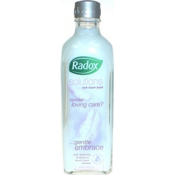 Radox Solutions Gentle Embrance foaming bath with essential oils 250 ml